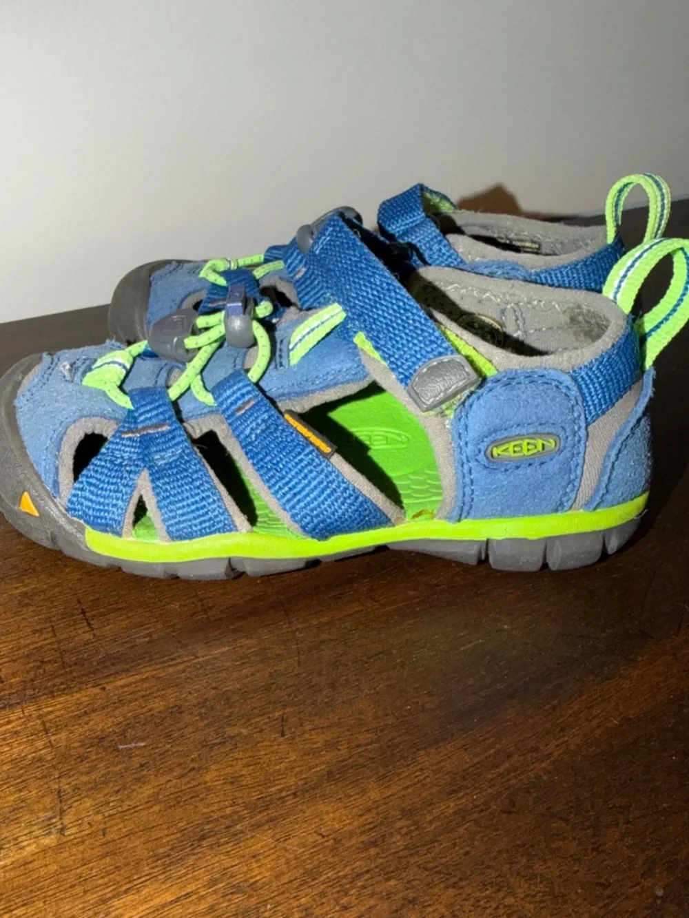 Keen Rubber Toe Newport Hiking Walking Sandals Size 9 Blue Green Waterproof